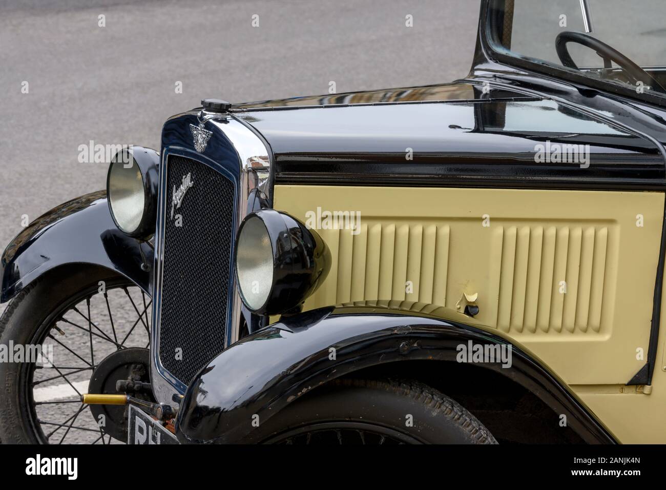 Vintage austin 1930s saloon car -Fotos und -Bildmaterial in hoher ...