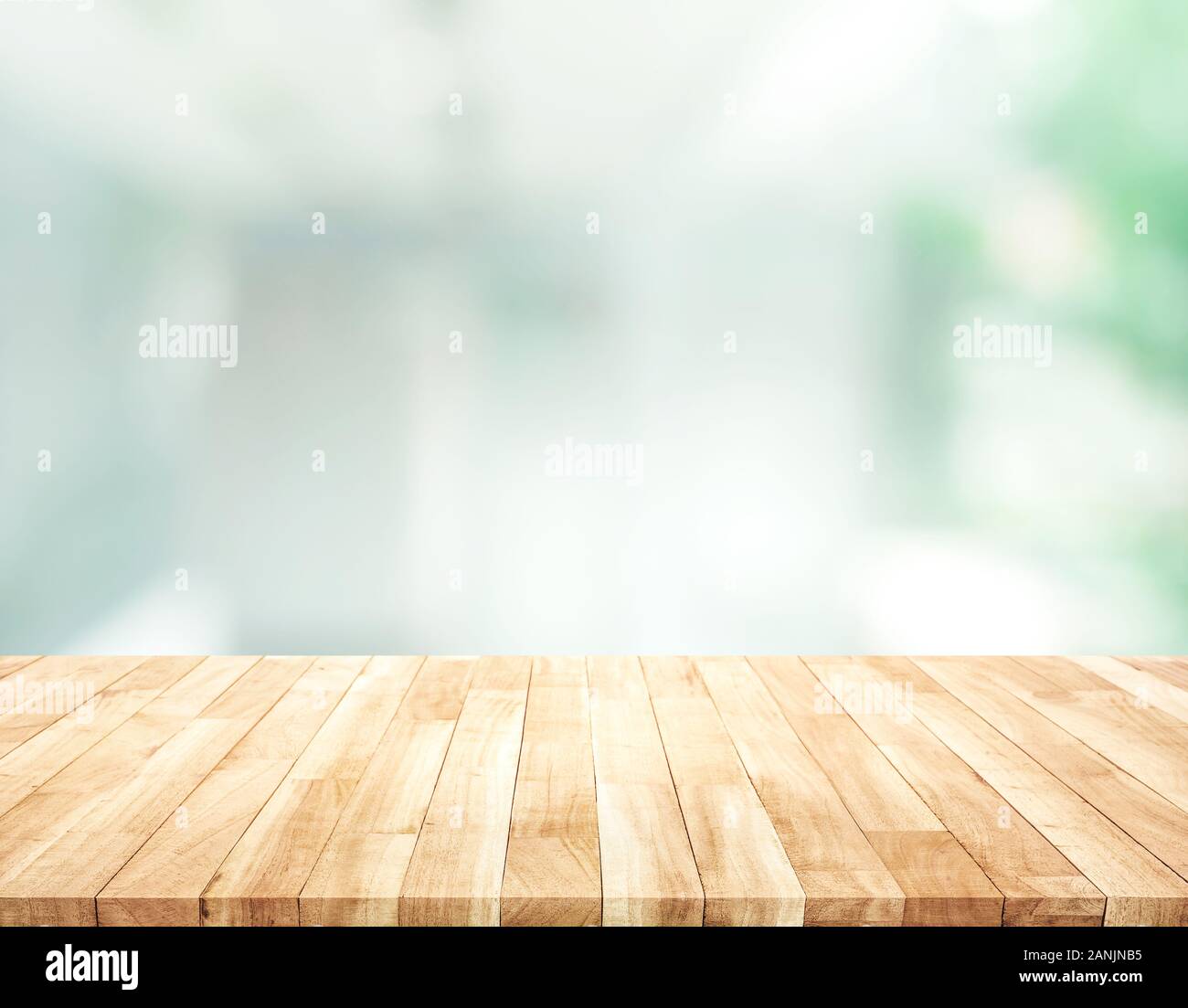 Leere Holz Tischplatte auf Blur abstrakte Moderne Zimmer Hintergrund Stockfoto