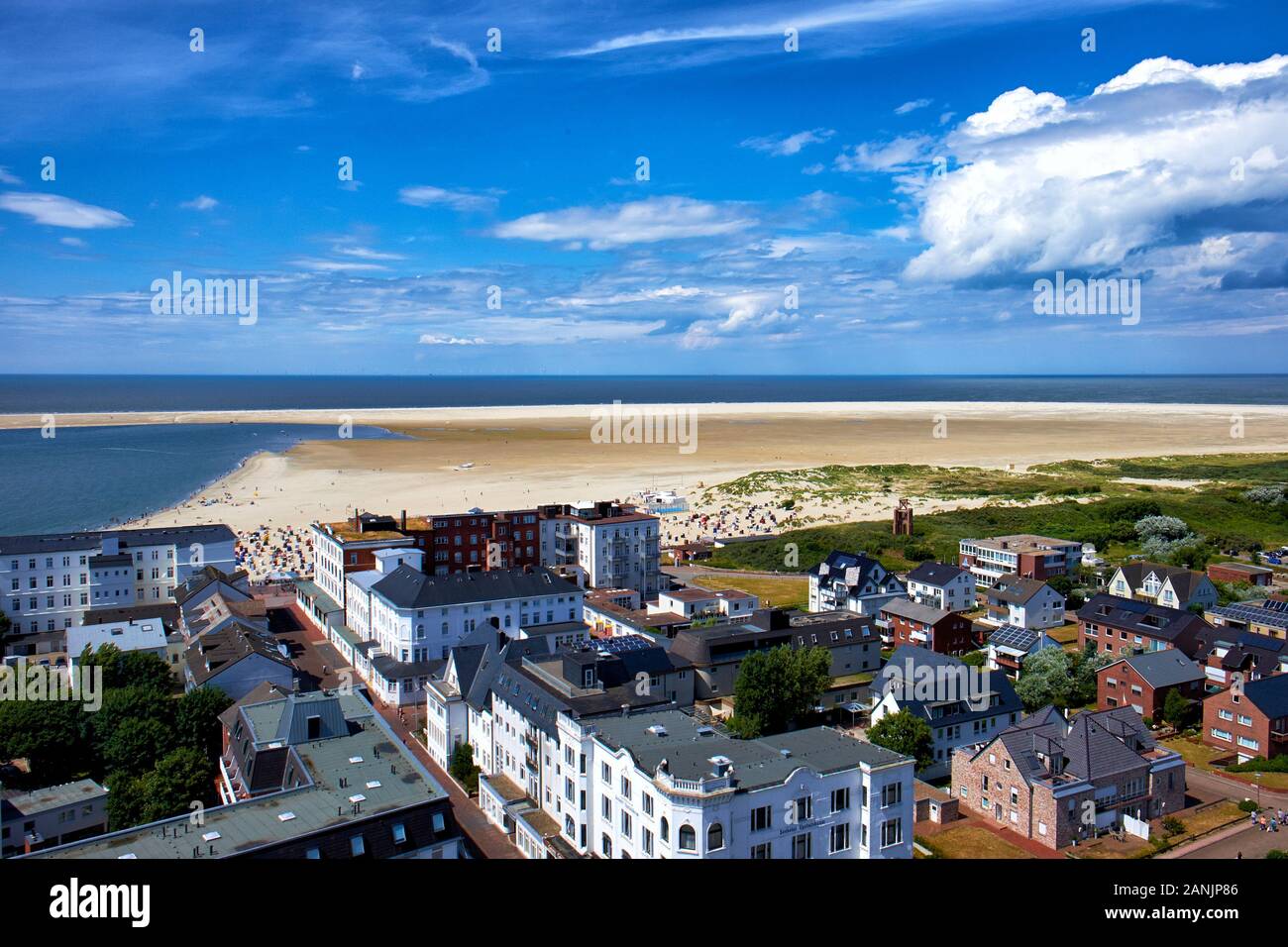 Panoramablick auf Borkum Zentrum, nördlichen Strand und Meer Stockfoto
