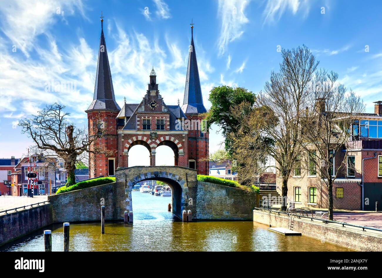 Den Hafen und die Boote in Sneek Sneek ist der Hauptort im Segeln Geschichte in Niederlande Stockfoto