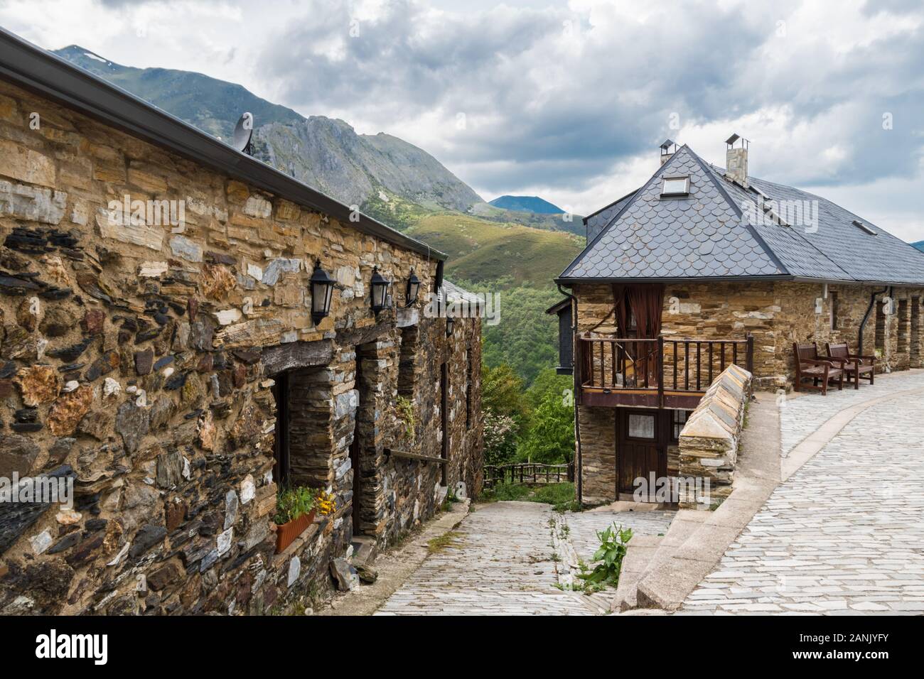 Der Charme der Gebäude von Peñalba de Santiago Stockfoto