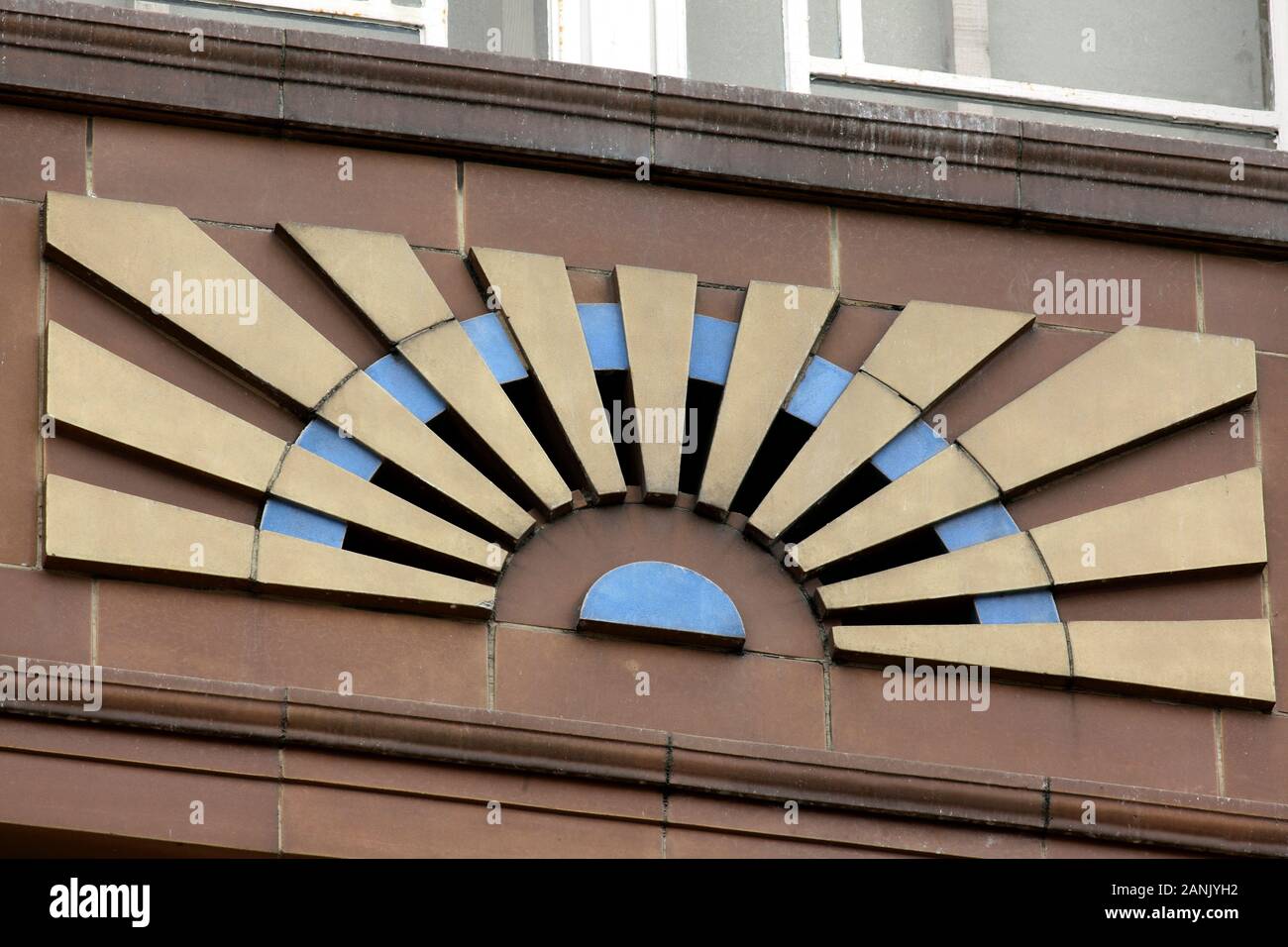 Rising Sun Motiv auf House of Fraser store, Bournemouth. Stockfoto