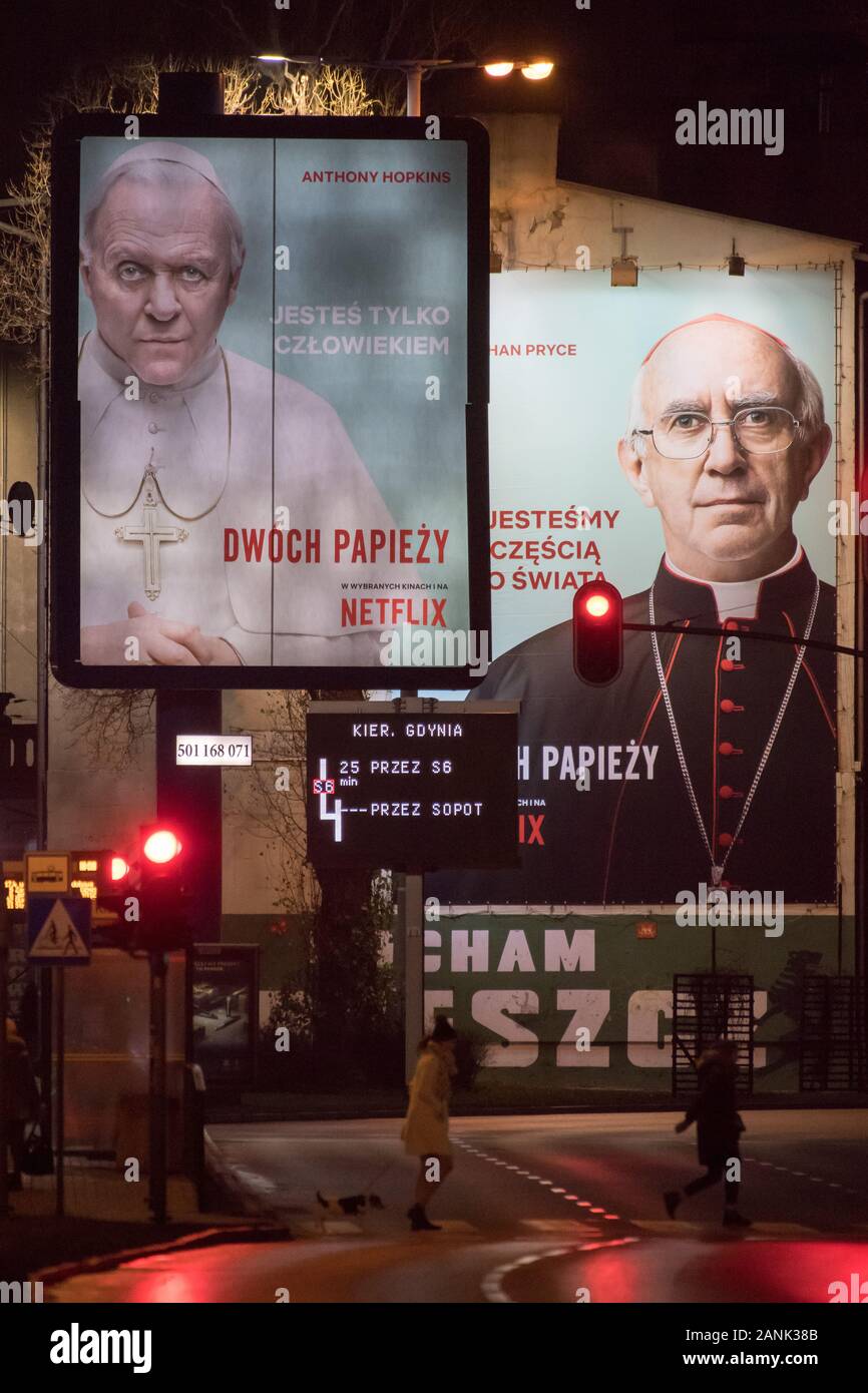 Losgerissene Reklametafel mit Anthony Hopkins als Papst Benedikt XVI. und Jonathan Pryce als Kardinal Jorge Mario Bergoglio Zukunft Papst Franziskus die Hauptfiguren der Stockfoto