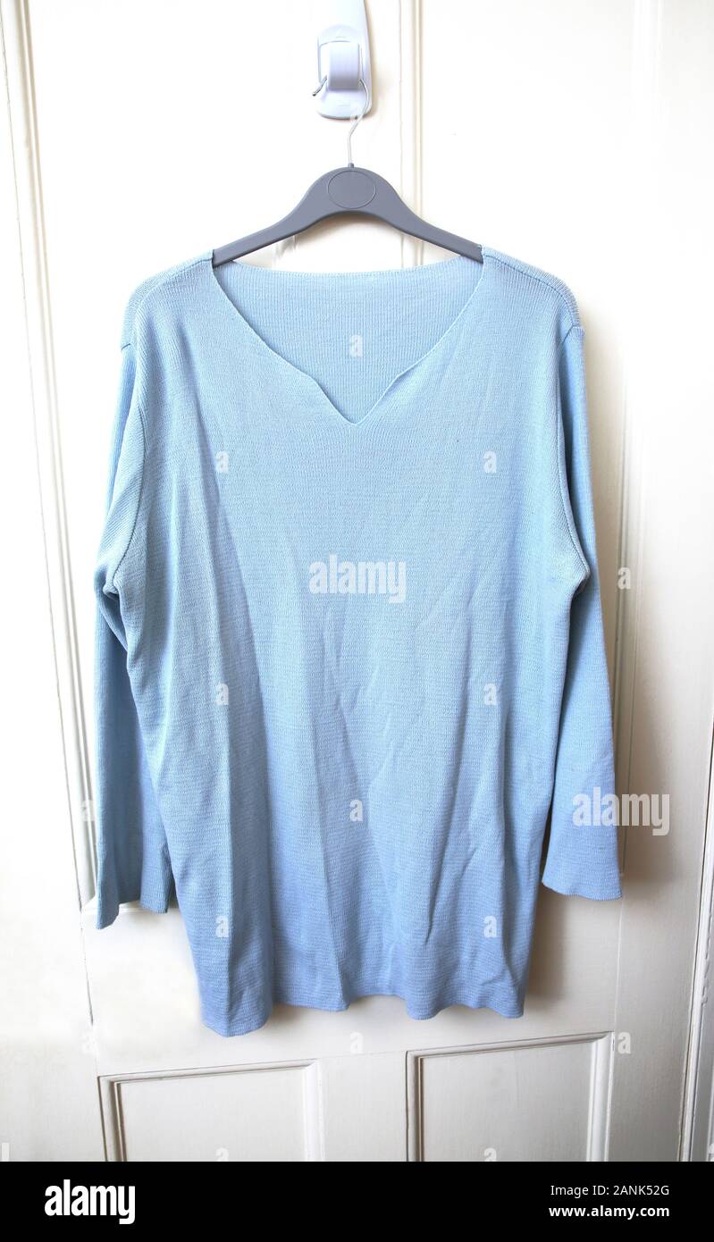 Powder Blue V-Neck Pullover Stockfoto