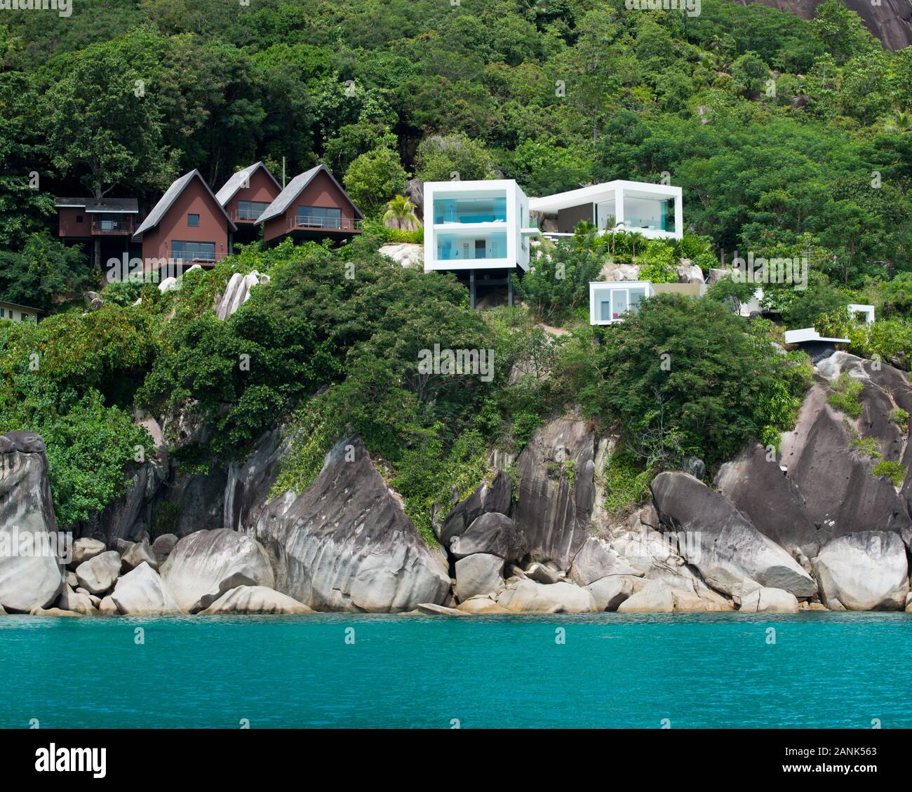 Kubistisches Ferienhaus an der Küste, den Seychellen, dem Indischen Ozean Stockfoto