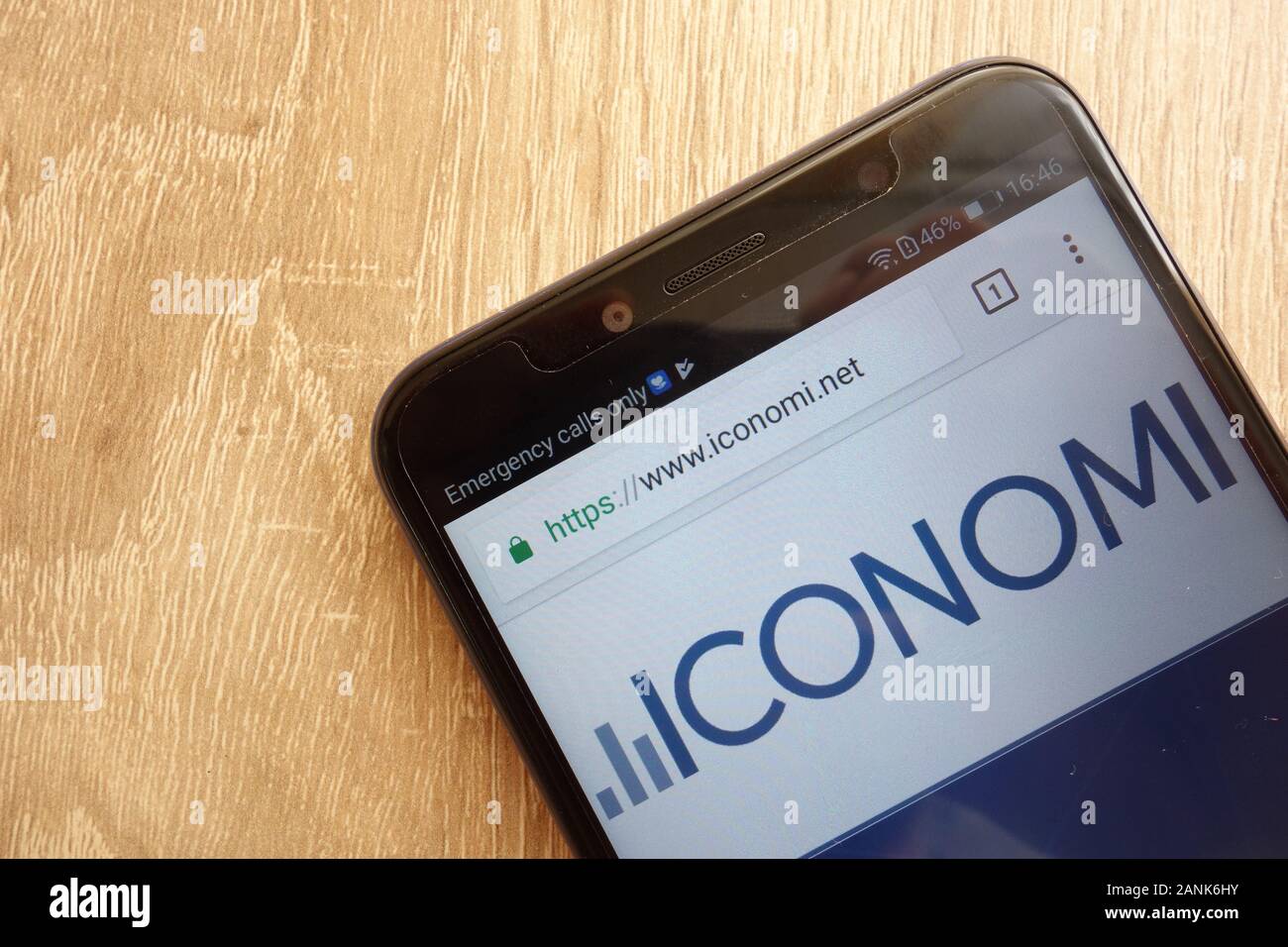 Die Cryptocurrency-Website von Iconomi (ICN) wird auf dem Huawei Y6 2018-Smartphone angezeigt Stockfoto