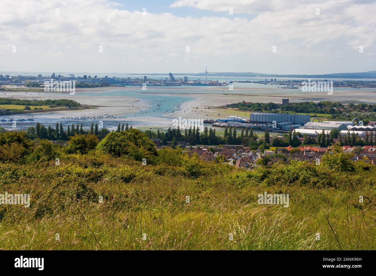 Vom 6. Juni 2015 und das ist ein Blick auf das Wattenmeer in Portsmouth mit der Ebbe. Dutzende von Craft sind gestrandet, bis die Flut kommt wieder. Die Spin Stockfoto