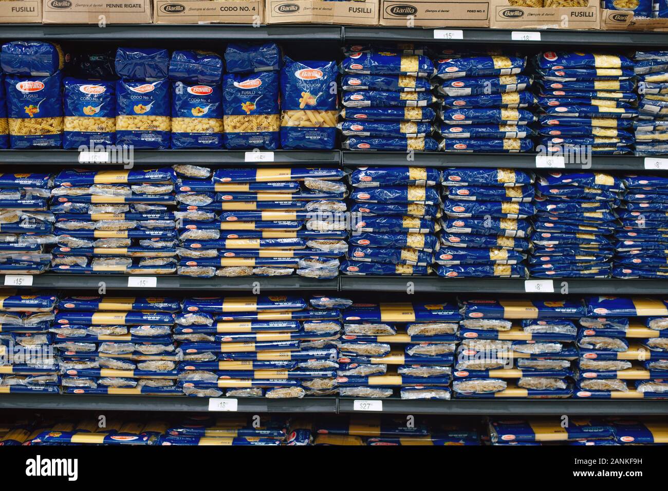 Mexiko, Cancun - Dezember, 2019: Sortiert box von Barilla Pasta zum Verkauf  im Supermarkt Regale verpackt Stockfotografie - Alamy
