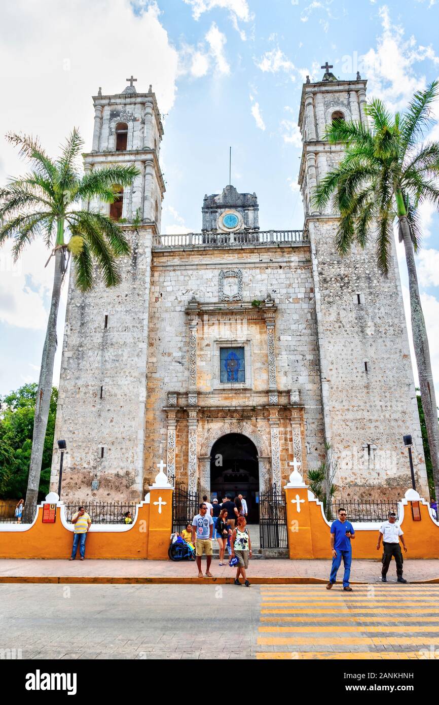 VALLADOLID, MEXIKO - Dec 23, 2019 - 1706 erbaut, der historischen Kathedrale von San Gervasio Kirche in Valladolid, Yucatan, Mexiko, wird auch als Igl bekannt Stockfoto