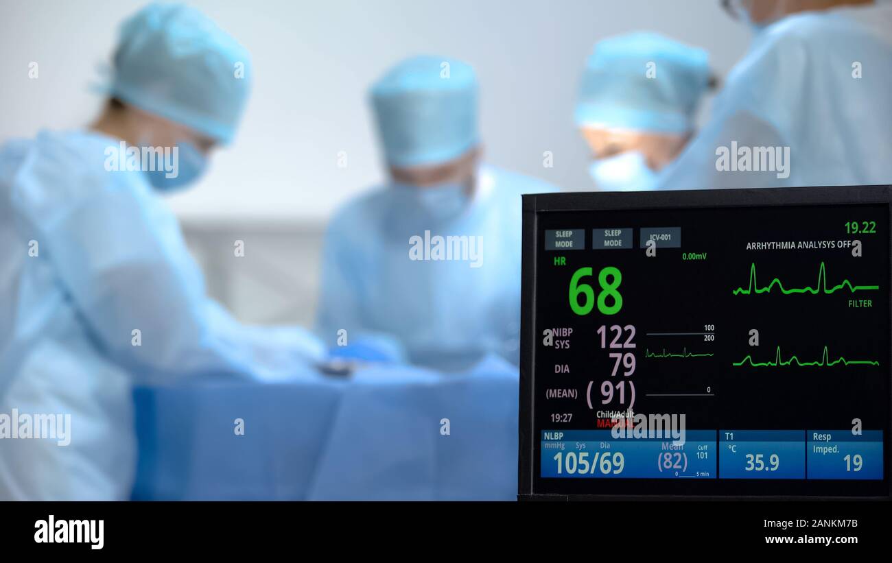 Ekg-monitor Aufzeichnung der Herzfrequenz während Krankenhaus Operation, Chirurgie Stockfoto