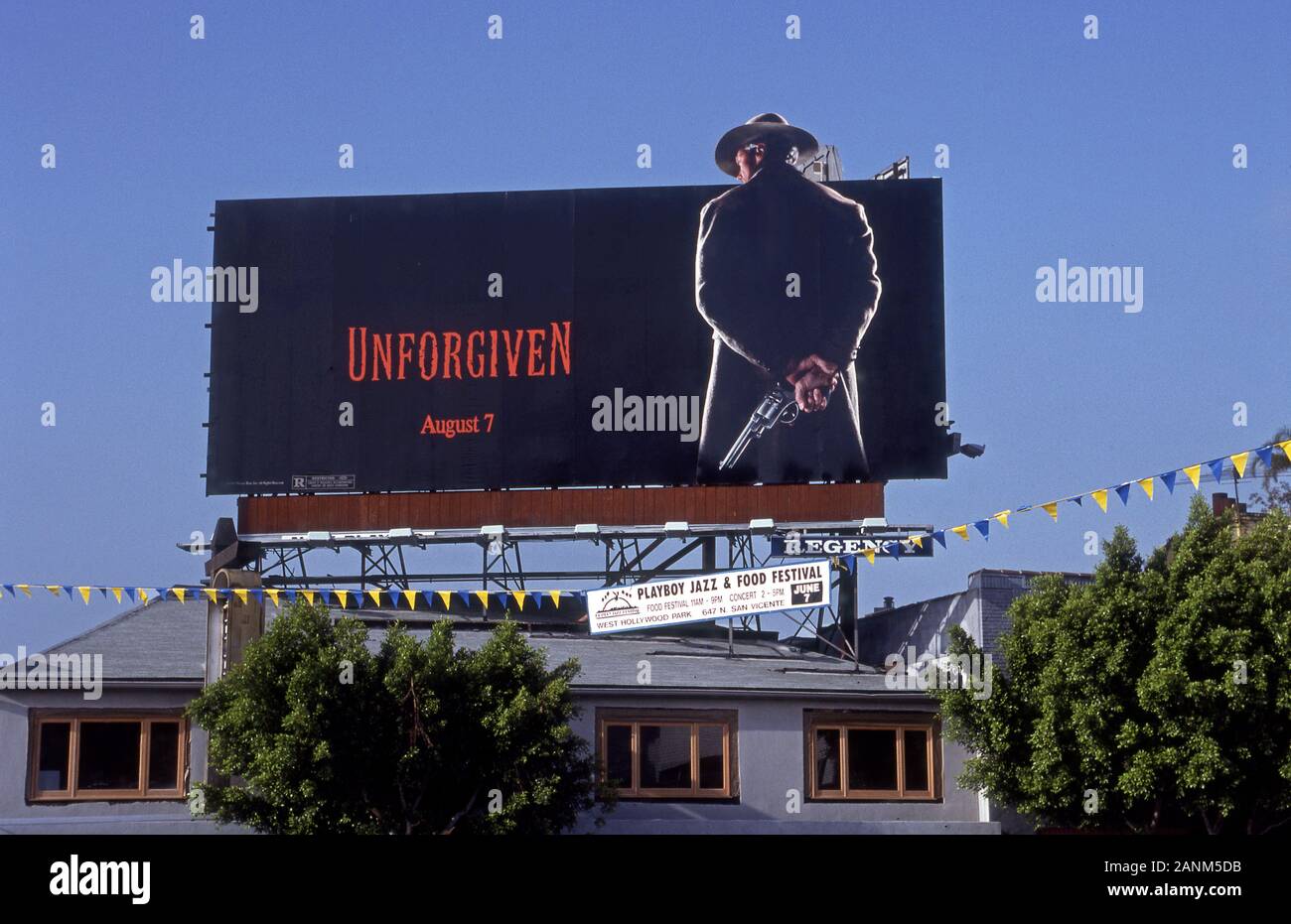 Plakat für den Film Unforgiven mit Clint Eastwood auf dem Sunset Strip in Los Angeles, CA ca. 1992 Stockfoto