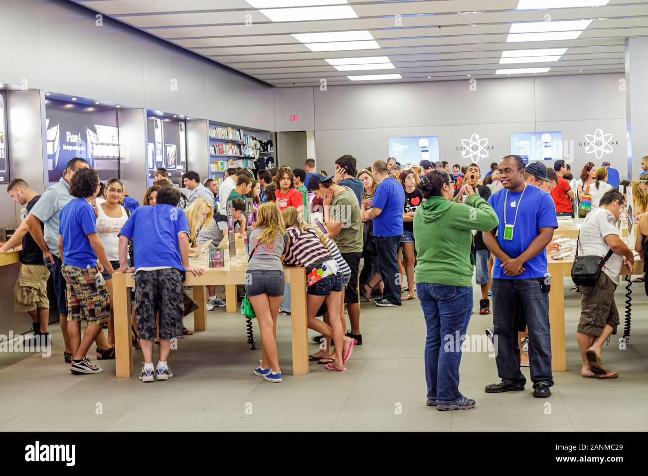 Miami Florida, Aventura, Aventura Mall, der Apple Store, Kunden, Verbraucher, Besucher reisen Reise touristischer Tourismus Wahrzeichen Kultur cul Stockfoto