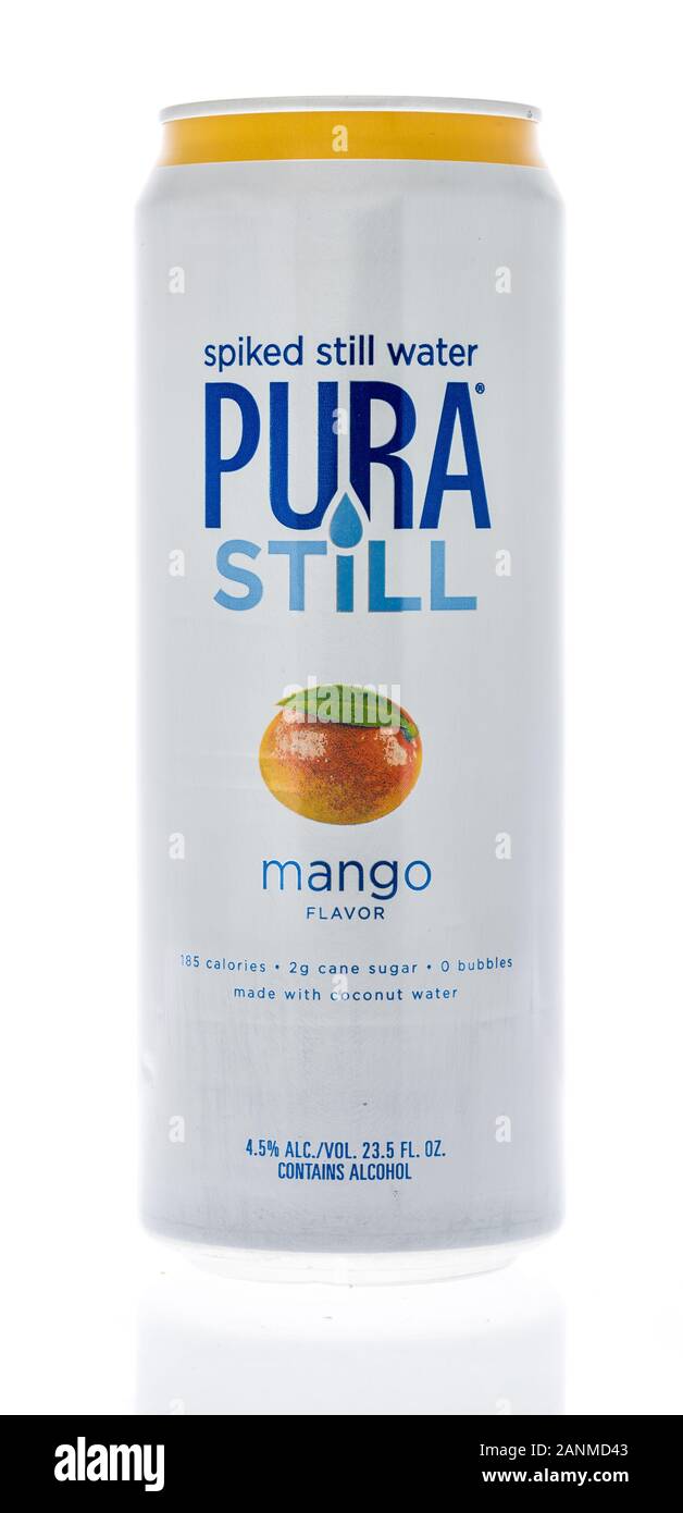 Winneconne, WI - 5. Januar 2019: können von Pura ein immer noch hoher Alkohol auf einem isolierten Hintergrund Stockfoto