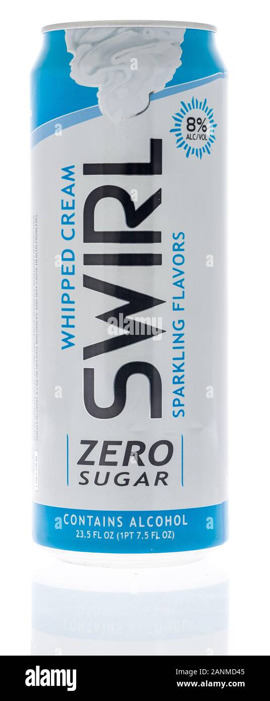 Winneconne, WI - 5. Januar 2019: Mit einer Verwirbelungsklappe Schaumwein Alkohol auf einem isolierten Hintergrund Stockfoto