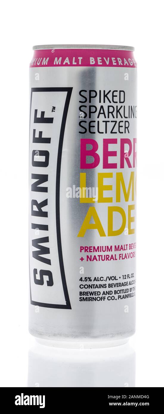 Winneconne, WI - 5. Januar 2019: Ein Smirnoff ährentragend seltzer Alkohol auf einem isolierten Hintergrund Stockfoto
