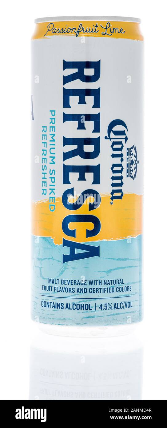 Winneconne, WI - 5. Januar 2019: Ein kann der Corona Refresca ährentragend Alkohol auf einem isolierten Hintergrund Stockfoto
