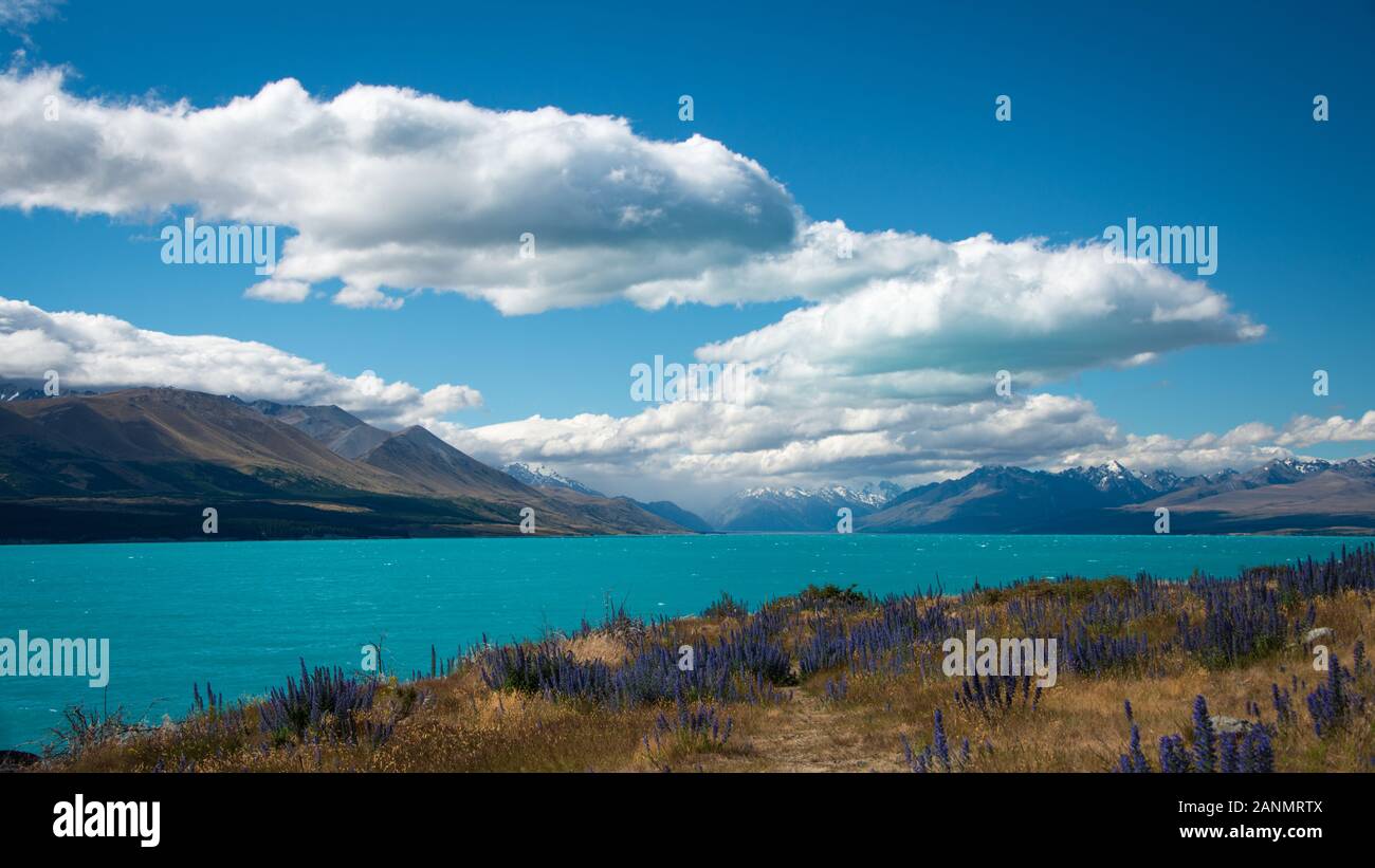 Lake Pukaki unter der weißen Wolken, Südinsel, Neuseeland Stockfoto