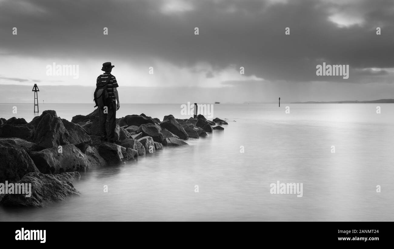 Beobachten Sonnenaufgang am Milford Strand, Auckland, Neuseeland Stockfoto