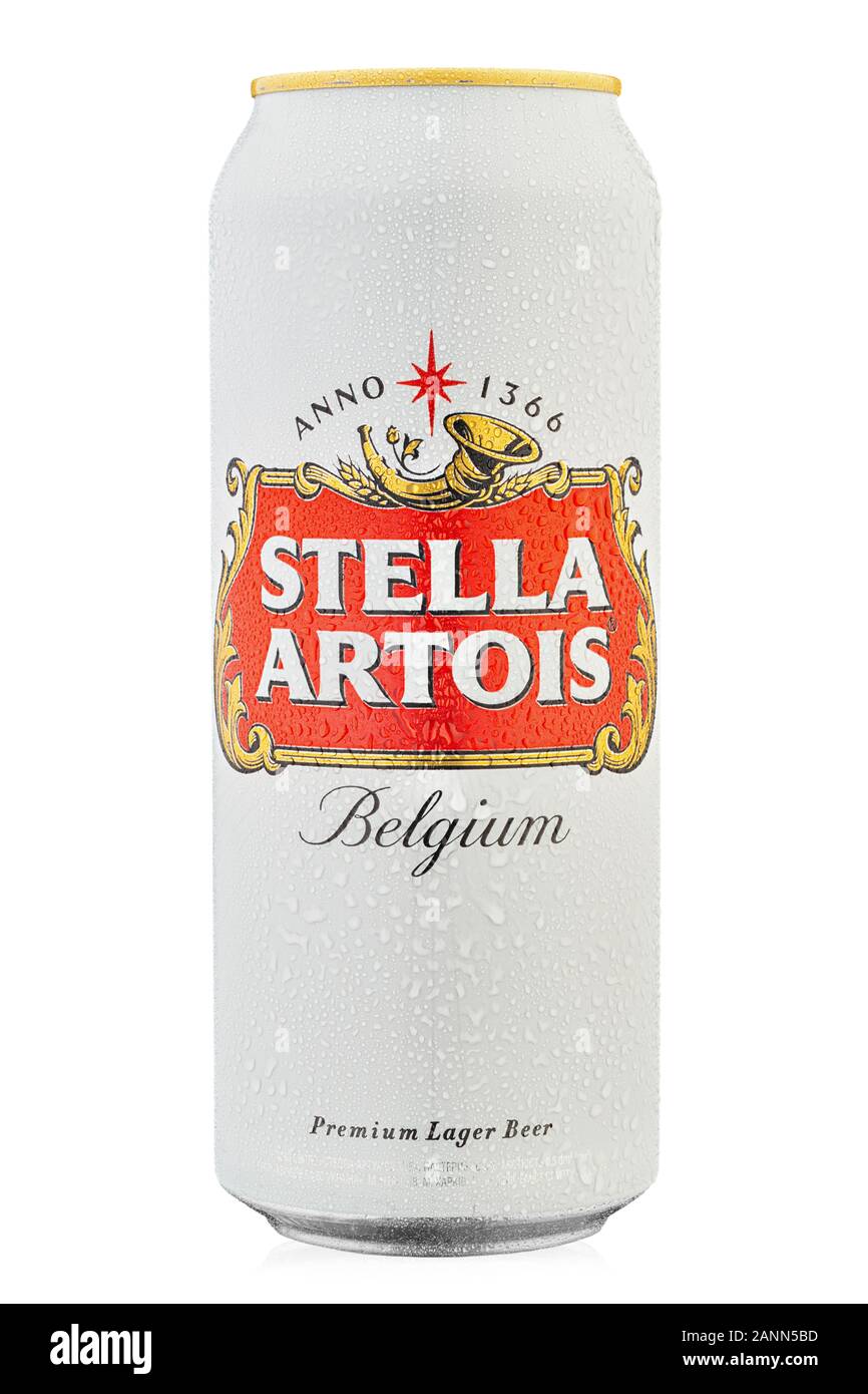 Ukraine, Kiew - Dezember 27, 2019: Aluminium kann von Stella Artois Bier auf weißem Hintergrund. Datei enthält Freistellungspfad Stockfoto