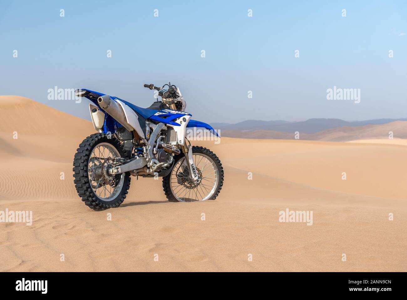 Zahedan, Iran baluchestan/-11/23/2018 Yamaha WR 450 Motorrad in der Wüste Lut Stockfoto