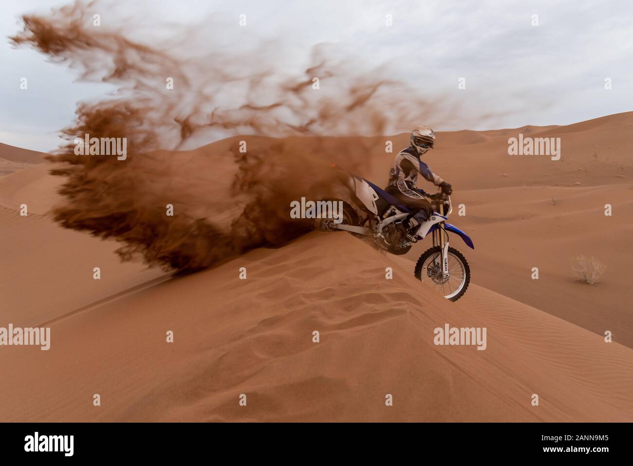 Zahedan, Iran baluchestan/-11/23/2018 Yamaha WR 450 Motorrad in der Wüste Lut Stockfoto