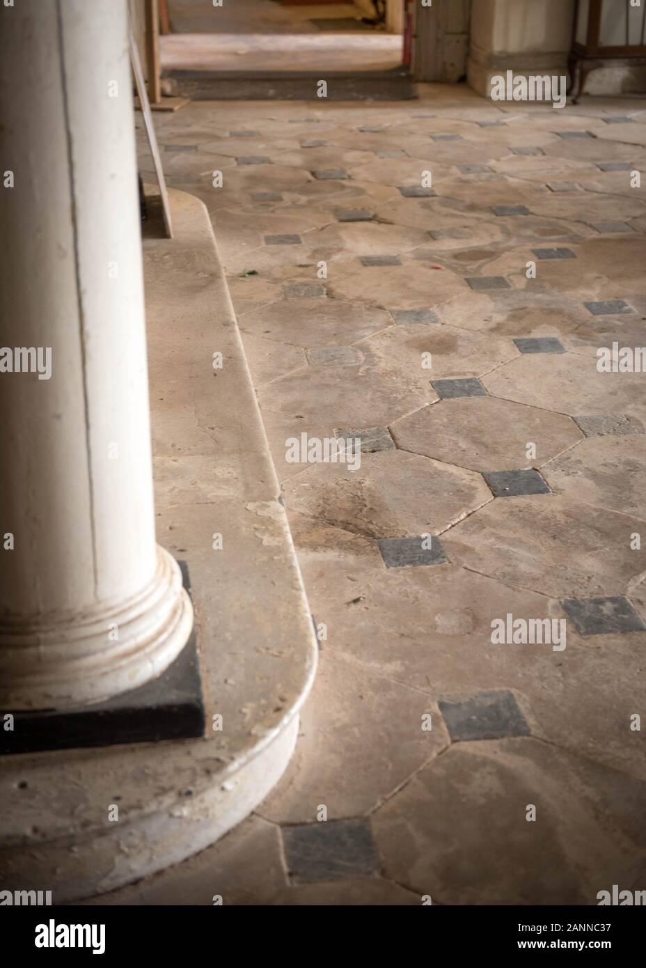 Innenraum des Poltimore House in der Nähe von Exeter in Devon UK. Derzeit wird versucht, Renovierung, aber in Verfall und verschiedenen Phasen des Niedergangs - 2019 Stockfoto