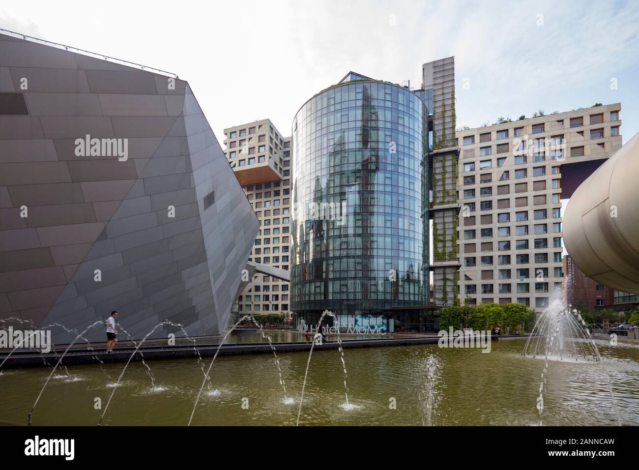 Verknüpfte Hybrid Gebäudekomplex in Beijing, China gebaut, von Steven Holl entworfen Stockfoto