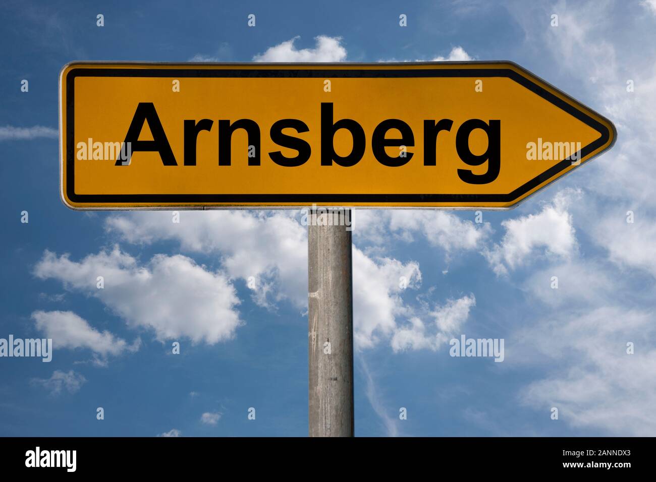 Detail Foto von einem Wegweiser mit der Aufschrift Arnsberg, Nordrhein-Westfalen, Deutschland, Europa Stockfoto