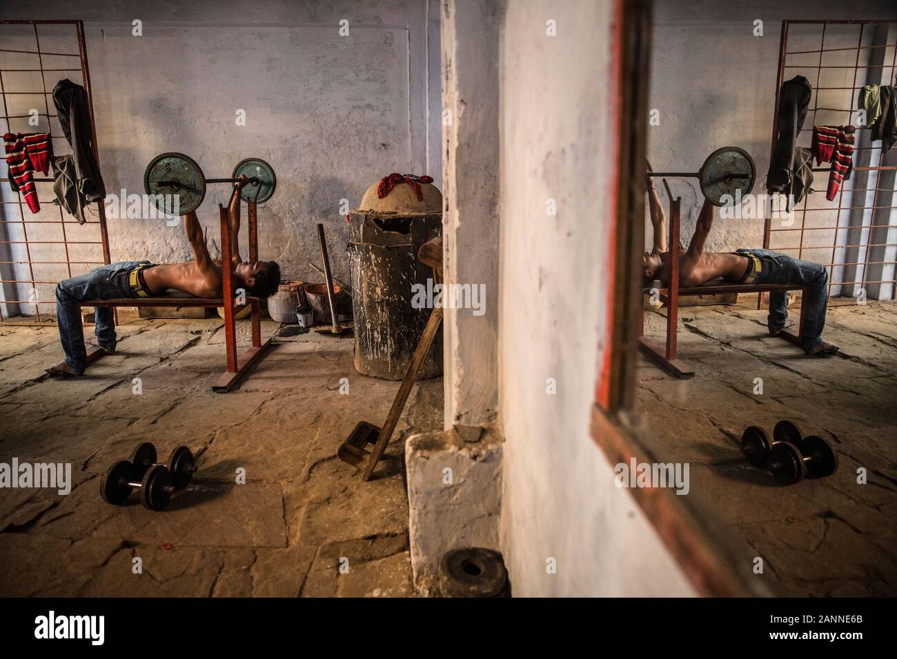 Kushti Wrestler zu trainieren. Varanasi, Indien Stockfoto