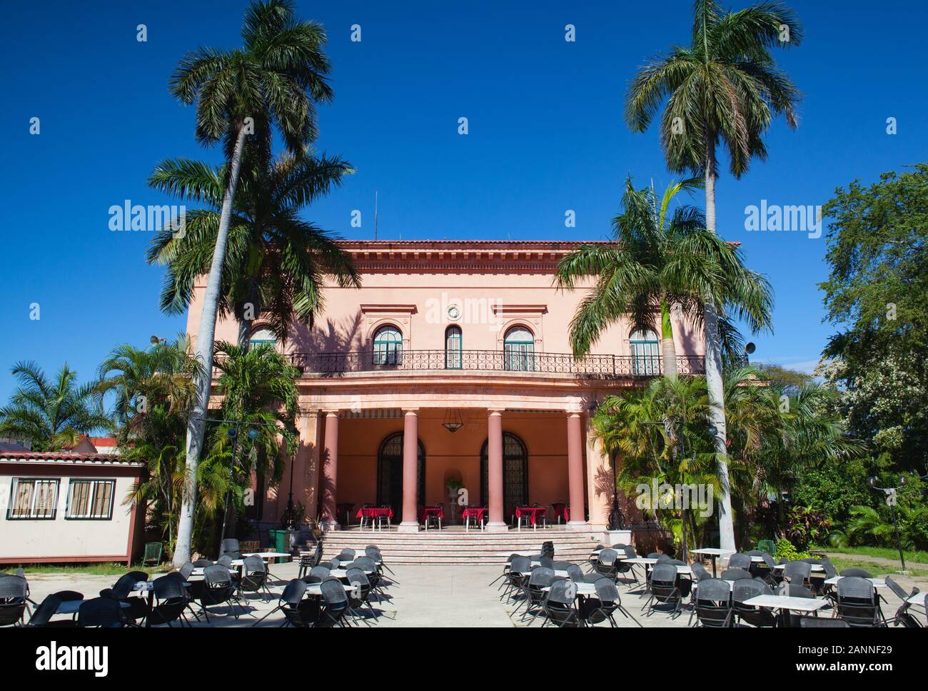 Havanna, Kuba - Januar 21,2017: Renoviertes Haus im Kolonialstil Casa de La Amistad mit Restaurant in Havana Vieja. Stockfoto