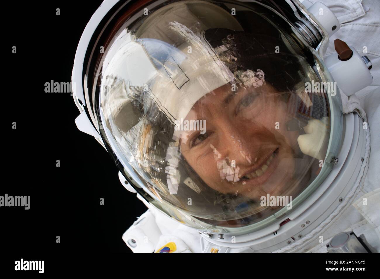 ISS - 15 Jan 2020 - NASA-Astronaut Christina Koch abgebildet ist das Arbeiten im Vakuum 265 Meilen über der Erde. Sie und der NASA-Astronaut Jessica Stockfoto