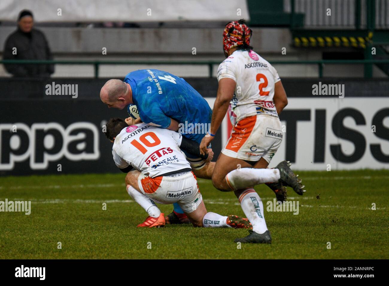 Treviso, Italien. 18 Jan, 2020. Treviso, Italien, 18. Jan 2020, Devin, Toner (IRL) von Ian bei Keatley: (Treviso) bei Benetton Treviso blockiert vs Leinster Rugby - Rugby Heineken Champions Cup - Kreditkarten: LM/Ettore Griffoni Credit: Ettore Griffoni/LPS/ZUMA Draht/Alamy leben Nachrichten Stockfoto