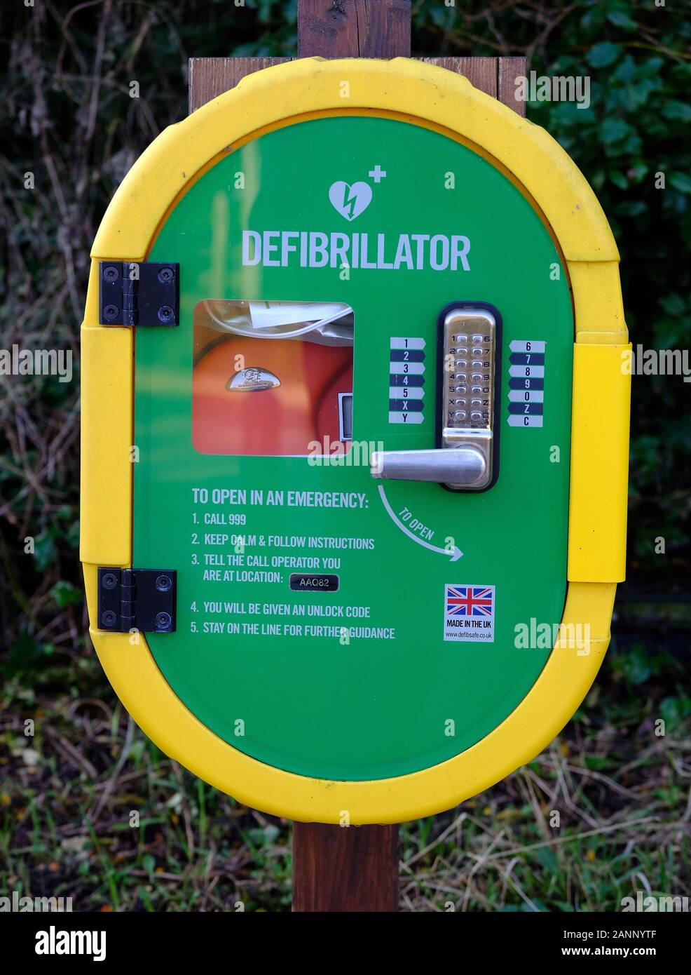 Öffentliche defibrillator Gerät für den Einsatz in Not zur Verfügung. Stockfoto