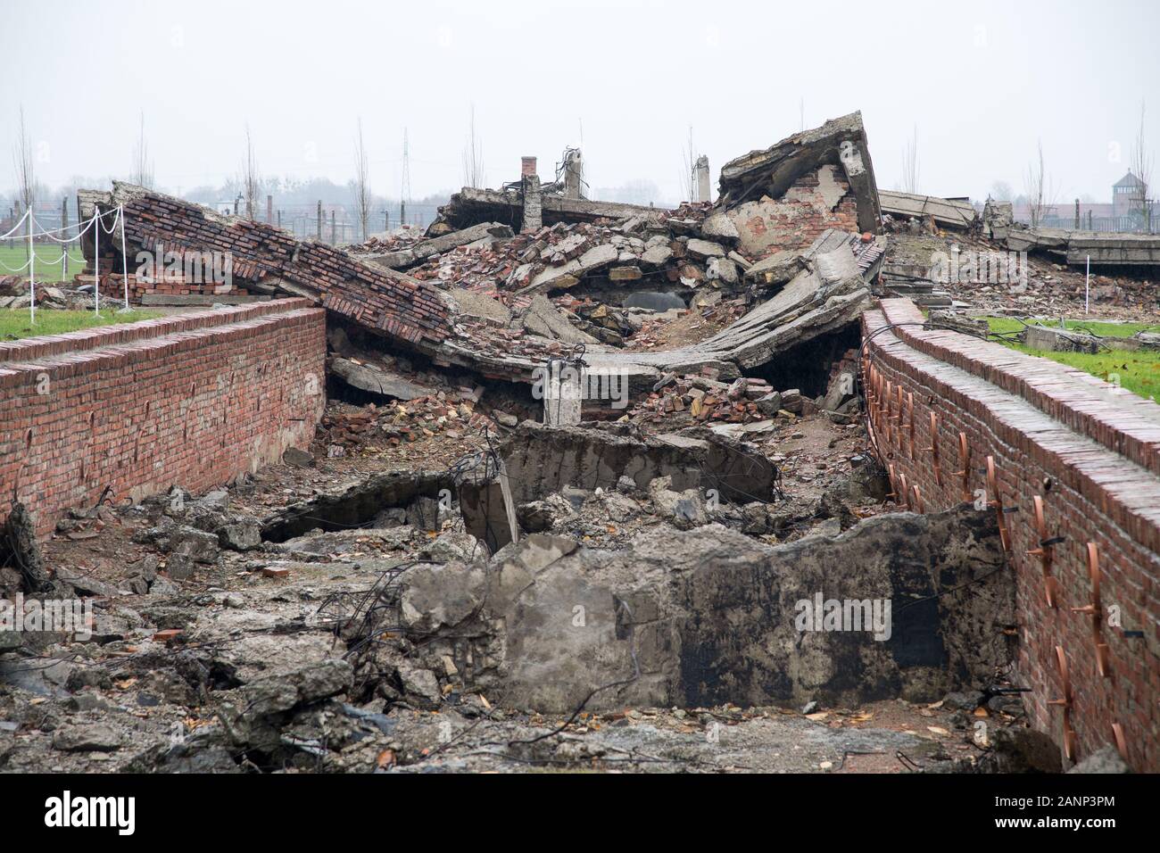Ruinen der Gaskammer und Krematorium III in den nationalsozialistischen deutschen Konzentrationslager Auschwitz II Birkenau (Auschwitz II Birkenau Vernichtungslager) im NS-G Stockfoto