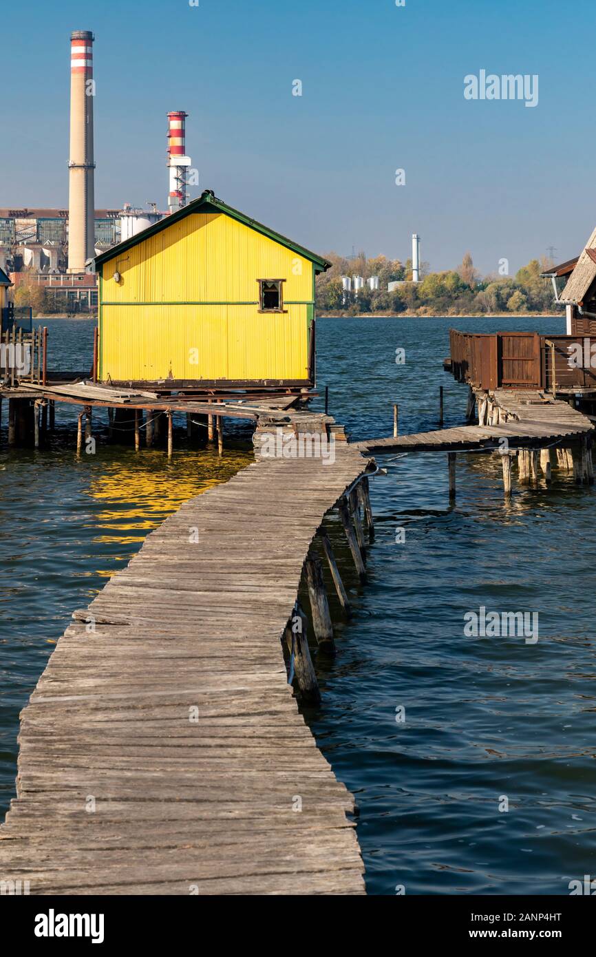 Hütten auf die Piers, Bokodi - in Nordungarn Stockfoto