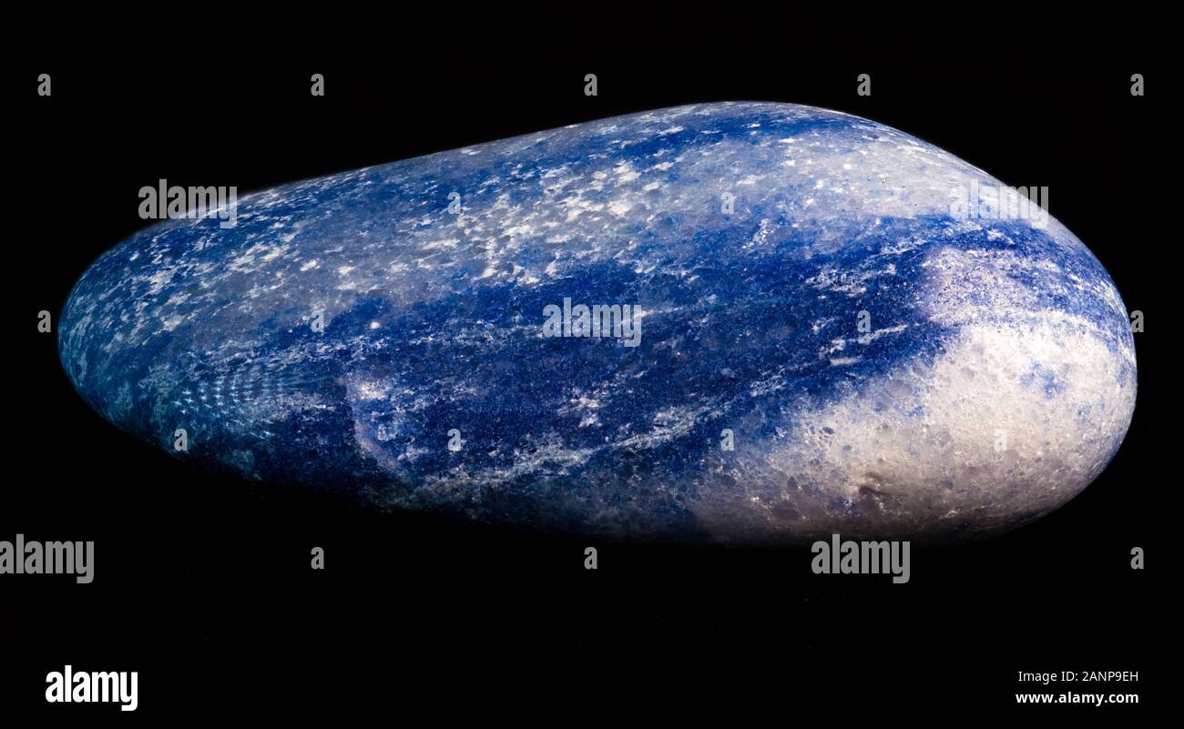 Hohe Auflösung Fotographie von einem polierten blaue Apatit Mineralien Stockfoto