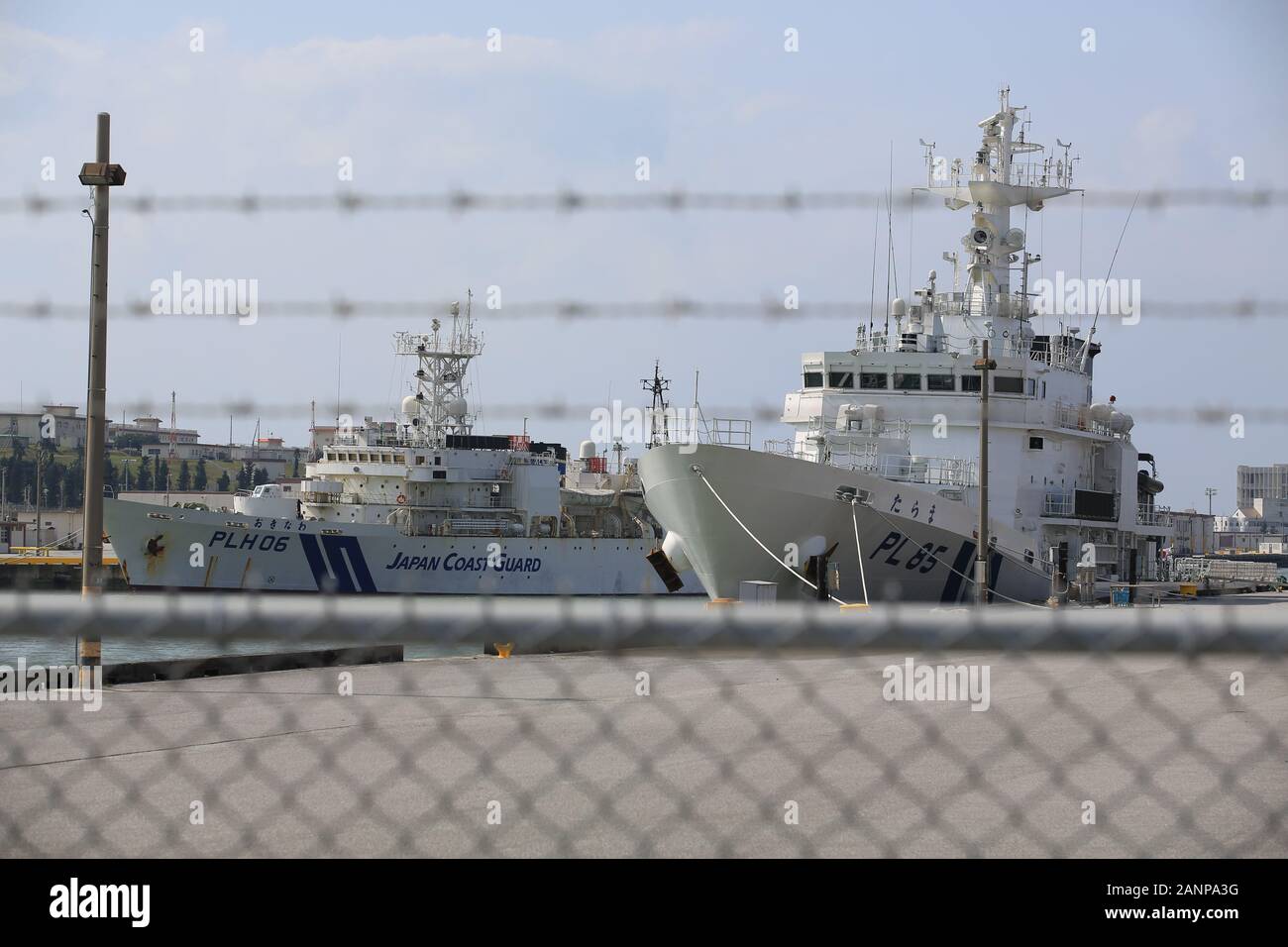 Japan Maritime Self-Defense Force Ship parkt in okinawa Stockfoto