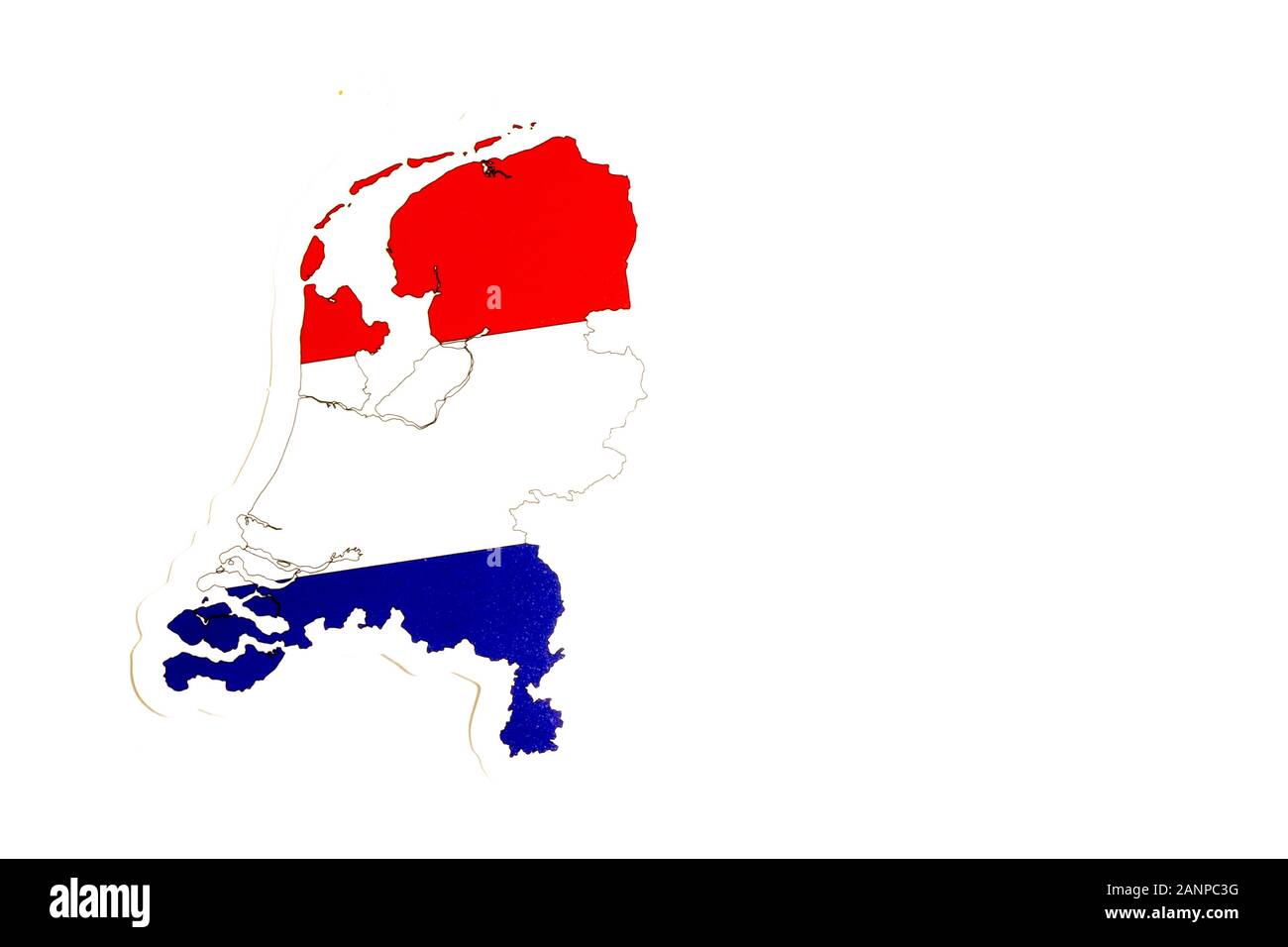 Los Angeles, Kalifornien, USA - 17. Januar 2020: Nationalflaggen der Niederlande. Länderumriss auf weißem Hintergrund mit Kopierbereich. Politik Stockfoto