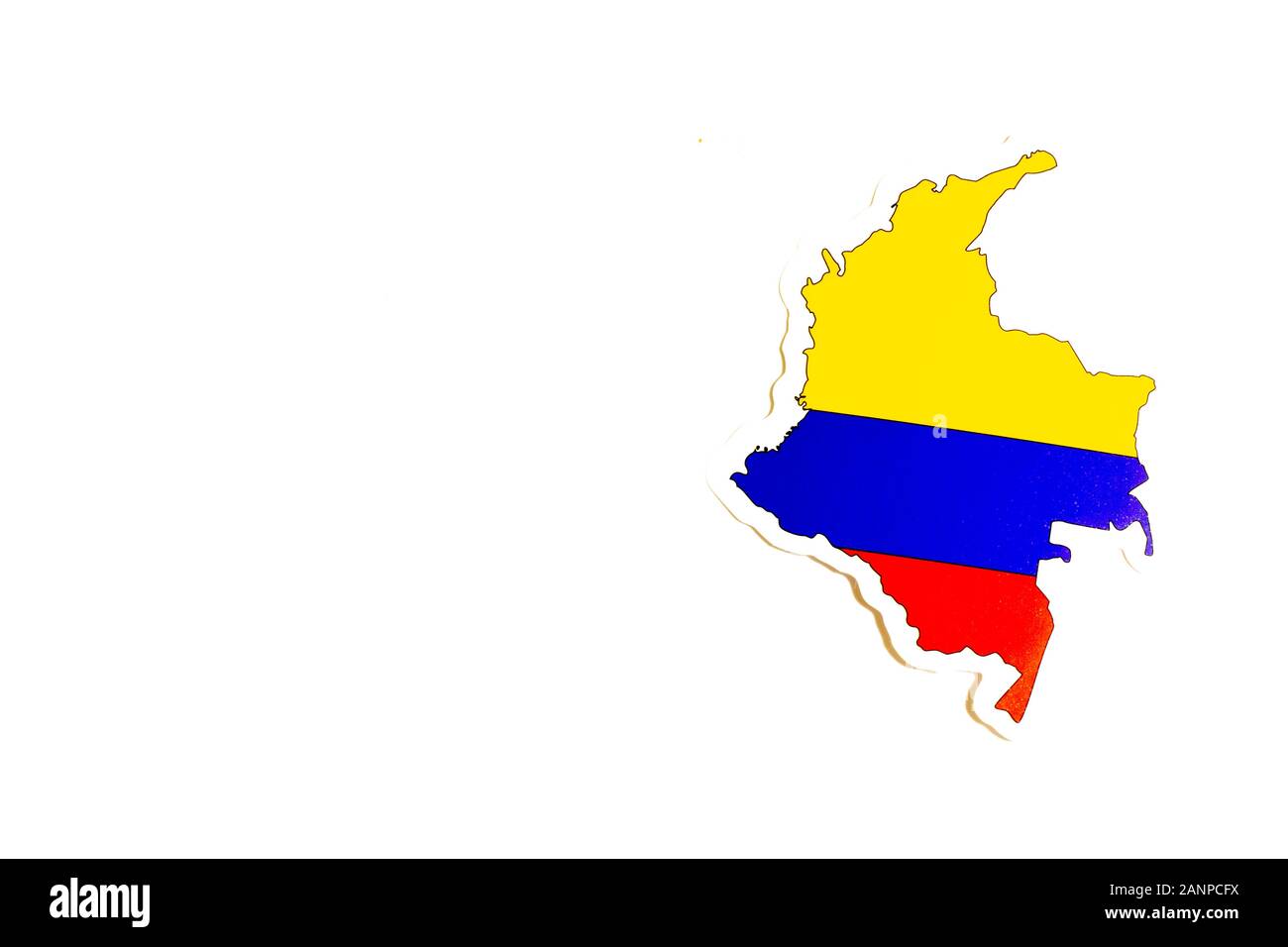 Los Angeles, Kalifornien, USA - 17. Januar 2020: Nationalflaggen Kolumbiens. Länderumriss auf weißem Hintergrund mit Kopierbereich. Politische Illustration Stockfoto
