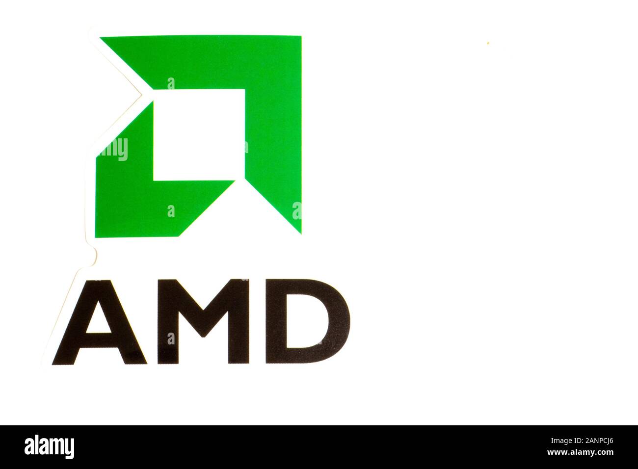 Los Angeles, Kalifornien, USA - 17. Januar 2020: AMD-Logo auf weißem Hintergrund mit Copy-Space, Illustrative Editorial Stockfoto