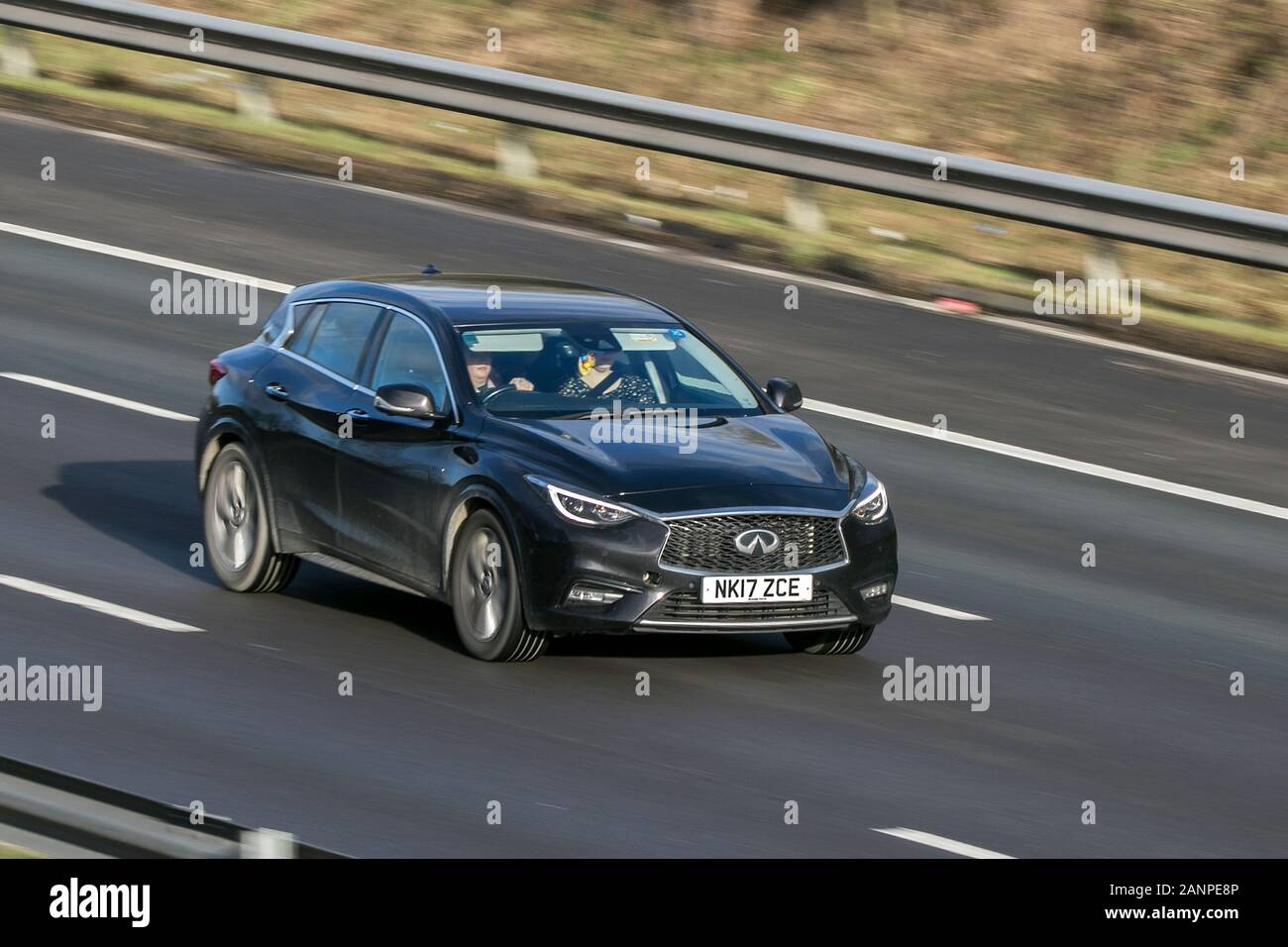 2017 Infiniti Q30 Premium D S-A Grey Car Diesel auf der Autobahn M6 in der Nähe von Preston in Lancashire, Großbritannien Stockfoto