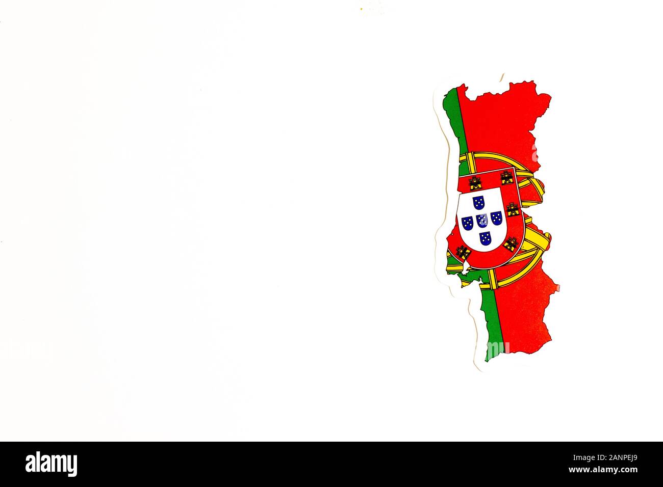 Los Angeles, Kalifornien, USA - 17. Januar 2020: Nationalflaggen Portugals. Länderumriss auf weißem Hintergrund mit Kopierbereich. Politische Illustration Stockfoto