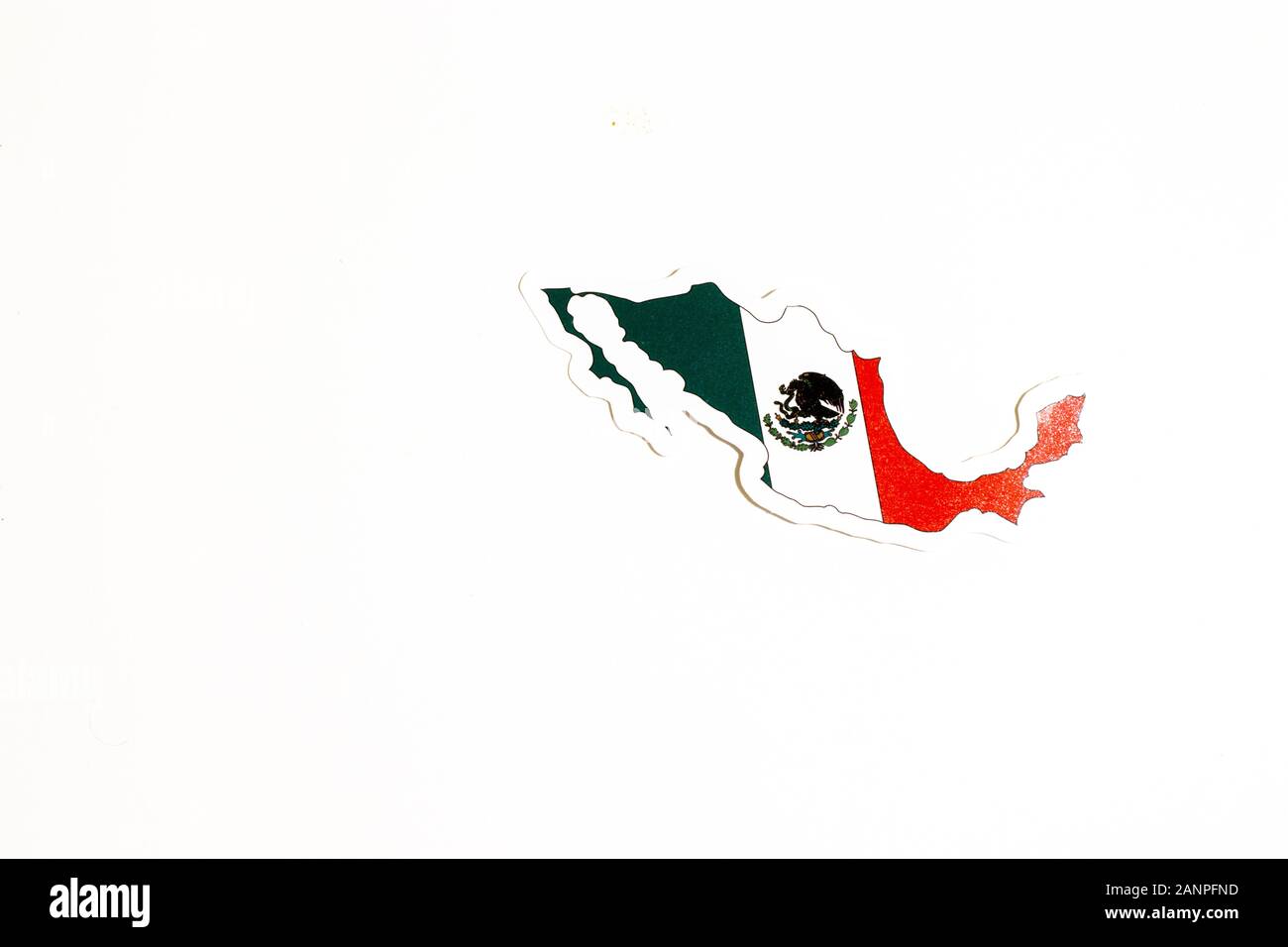 Los Angeles, Kalifornien, USA - 17. Januar 2020: Nationalflaggen Mexikos. Länderumriss auf weißem Hintergrund mit Kopierbereich. Politische Illustration Stockfoto