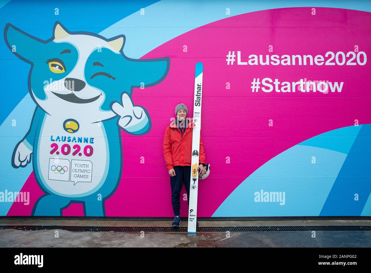 Team GB's Sam Bolton (17) beim Skisprungtraining bei den Jugend-Olympischen Spielen in Lausanne 2020 am 17. Januar 2020 bei den Les Tuffes in Frankreich. Stockfoto