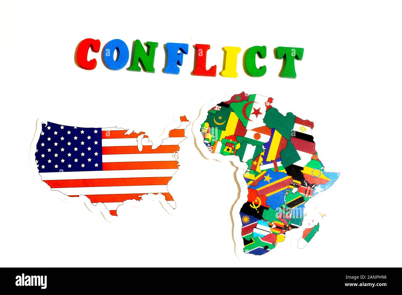 Los Angeles, Kalifornien, USA - 17. Januar 2020: Konflikt- oder Kriegskonzept USA und Afrika. Nationalflaggen Amerikas und Flaggen Afrikas, Illustrierend Stockfoto