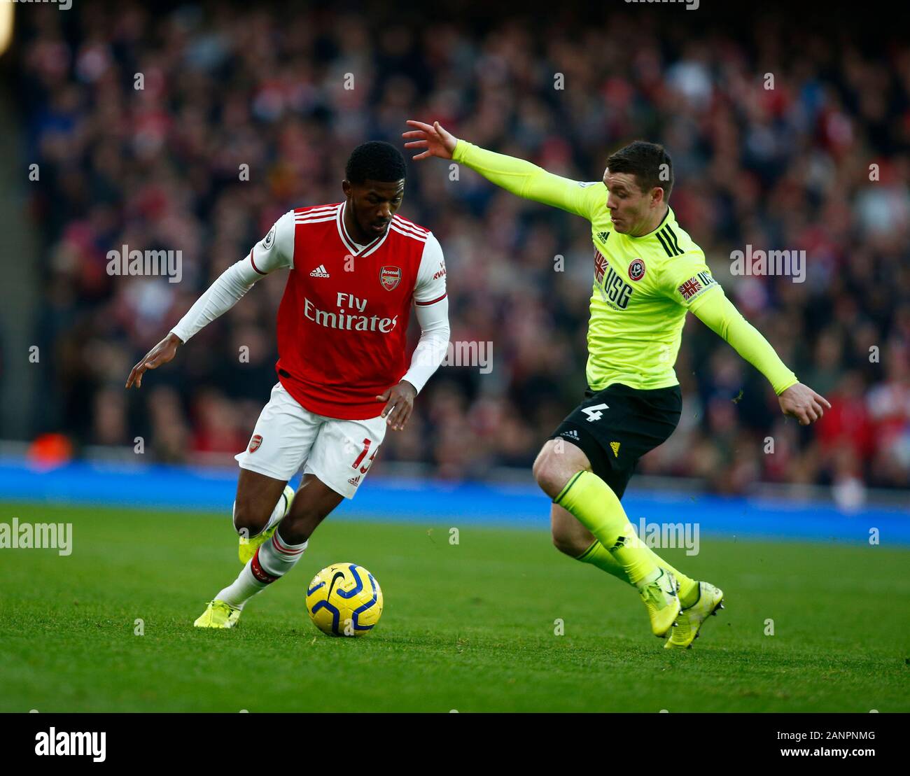 Das Emirates Stadium, London, UK. 18. Jan 2020. L-R Ainsley Maitland-Niles von Arsenal und John Fleck von Sheffield Unitedduring englische Premier League Spiel zwischen Arsenal und Sheffield United am 18. Januar 2020 im Emirates Stadium in London, England. Foto von AFS/Espa-Images) Stockfoto