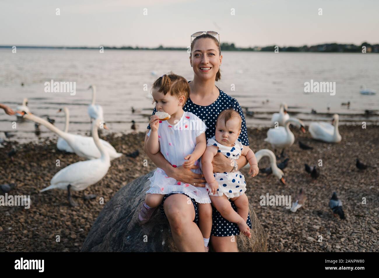 Vogel Madchen Stockfotos Und Bilder Kaufen Alamy