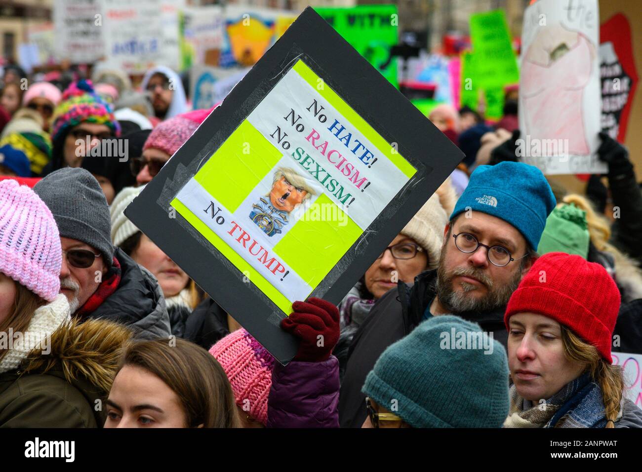 New York, USA, 18. Januar 2020. Demonstranten nehmen im März der 4. jährlichen Frauen in New York City. Credit: Enrique Ufer/Alamy leben Nachrichten Stockfoto