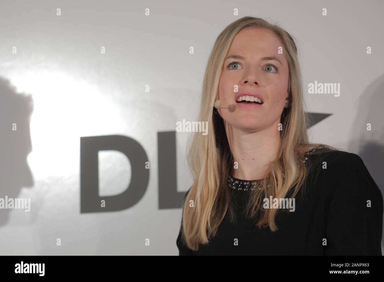München, Bayern. 18 Jan, 2020. Nina Albrecht (Leiter Marketing an deutschen Robo Advisor VisualVest) spricht während einer Verkleidung an der DLD-Konferenz in München 2020, große Innovation in Europa Konferenz, Alte Kongresshalle, München, Januar 18 - 20, 2020 Bild Allianz für DLD/Hubert Burda Media | Verwendung der weltweiten Kredit: dpa/Alamy leben Nachrichten Stockfoto