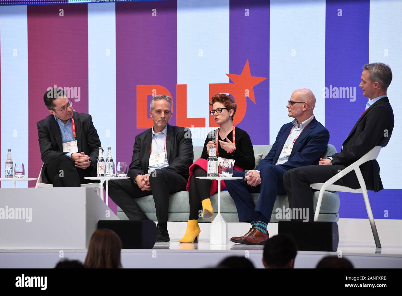 München, Bayern. 18 Jan, 2020. (L-R) Ignacio Cirac (Max-Planck-Institut für Quantenoptik) & Torsten Siebert (Fraunhofer-Gesellschaft) und Laura Citron (CEO der London & Partner) & Ian Walmsley (Provost des Imperial College London) & Sebastian Luber (Infineon Technologies AG) an der DLD-Konferenz in München 2020, große Innovation in Europa Konferenz, Alte Kongresshalle, München, Januar 18 - 20, 2020 Bild Allianz für DLD/Hubert Burda Media | Verwendung der weltweiten Kredit: dpa/Alamy Live diskutieren News Stockfoto